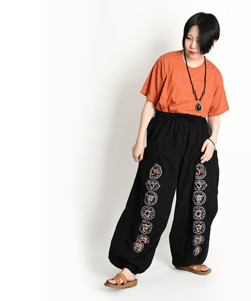 MARAI(マーライ)の「エスニックプリント バルーンパンツ ウエストゴム アラジンサルエルパンツ(その他パンツ・レディース・ブラック/カーキ/ブルー/パープル/ブラウン/レッド/ホワイト・FREE)」の13枚目の写真