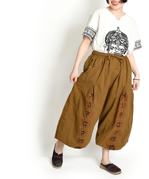 MARAI(マーライ)の「エスニックプリント バルーンパンツ ウエストゴム アラジンサルエルパンツ(その他パンツ・レディース・ブラック/カーキ/ブルー/パープル/ブラウン/レッド/ホワイト・FREE)」の21枚目の写真