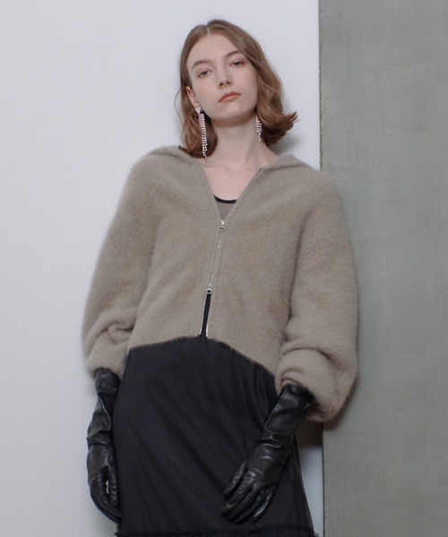 allureville(アルアバイル)の「ウールカシミヤジップアップフーディー(パーカー・レディース・モカ/グレー系その他・2)」の2枚目の写真