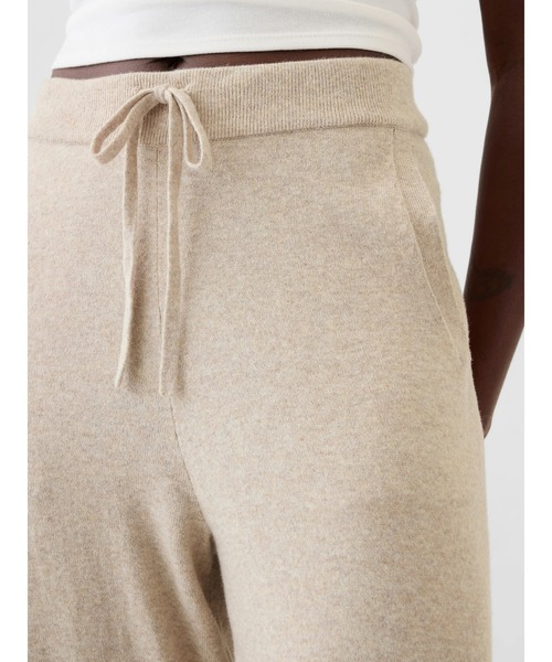 GAP（ギャップ）の「CashSoft カシミヤタッチ ニットパンツ（その他パンツ・レディース・ブラック/ベージュ/ブラウン・XS/S/M/L/XXS）」の9枚目の写真