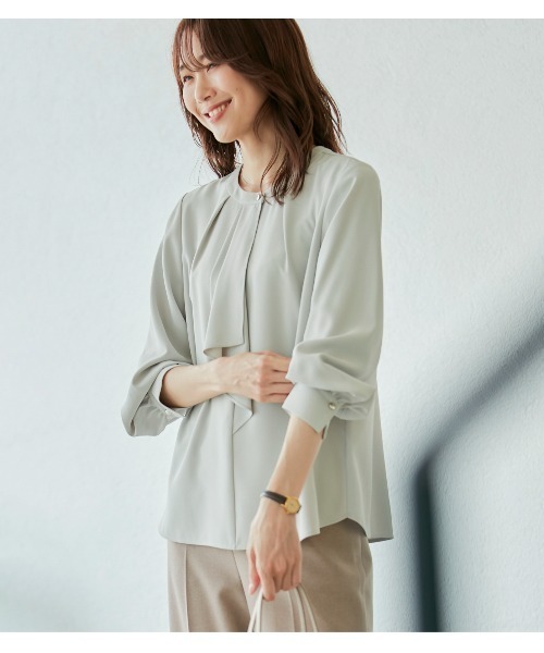 ROPE' PICNIC(ロペピクニック)の「【WEB限定】2サイズ展開/メタルボタンボウタイ風ブラウス(シャツ/ブラウス・レディース・チャコールグレー/ライトグリーン/ホワイト/ラベンダー・36/38)」の4枚目の写真
