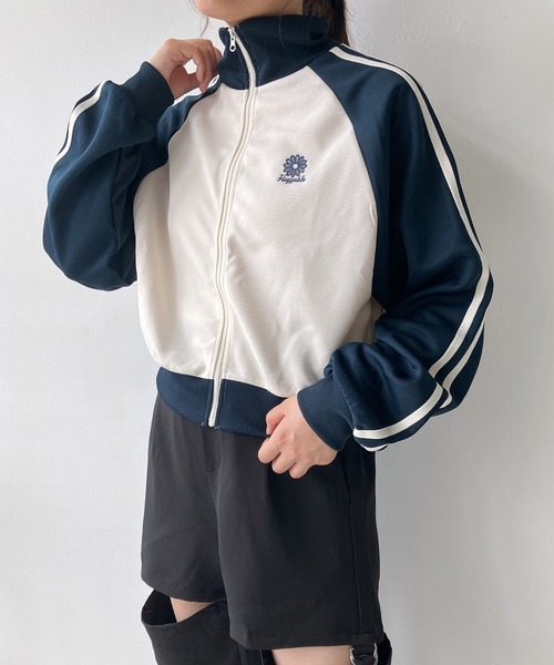 AS KNOW AS plus（アズノゥアズプラス）の「◇アソートデザイントラックジャケット（ジャージ・レディース・ベージュ系その他/ホワイト系/ブラック系その他/アイボリー系/ブラウン系その他2/オレンジ系1/アイボリー系1/ブラック系その他2・FREE）」の6枚目の写真