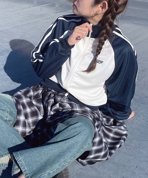 AS KNOW AS plus（アズノゥアズプラス）の「◇アソートデザイントラックジャケット（ジャージ・レディース・ベージュ系その他/ホワイト系/ブラック系その他/アイボリー系/ブラウン系その他2/オレンジ系1/アイボリー系1/ブラック系その他2・FREE）」の7枚目の写真