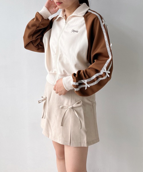 AS KNOW AS plus（アズノゥアズプラス）の「◇アソートデザイントラックジャケット（ジャージ・レディース・ベージュ系その他/ホワイト系/ブラック系その他/アイボリー系/ブラウン系その他2/オレンジ系1/アイボリー系1/ブラック系その他2・FREE）」の9枚目の写真