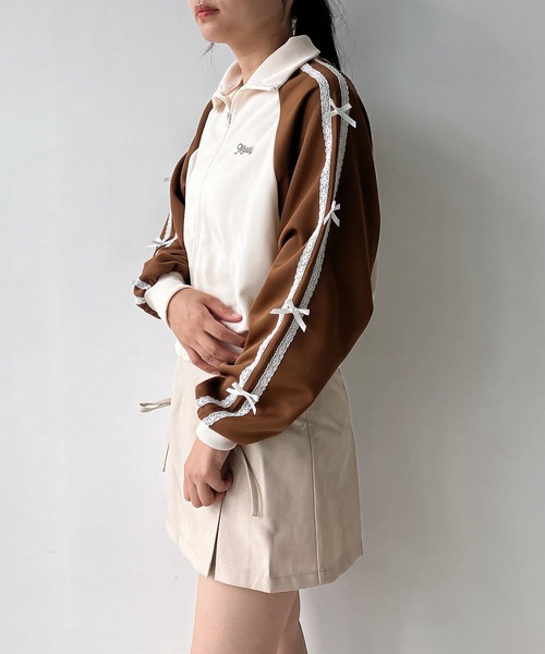 AS KNOW AS plus（アズノゥアズプラス）の「◇アソートデザイントラックジャケット（ジャージ・レディース・ベージュ系その他/ホワイト系/ブラック系その他/アイボリー系/ブラウン系その他2/オレンジ系1/アイボリー系1/ブラック系その他2・FREE）」の11枚目の写真