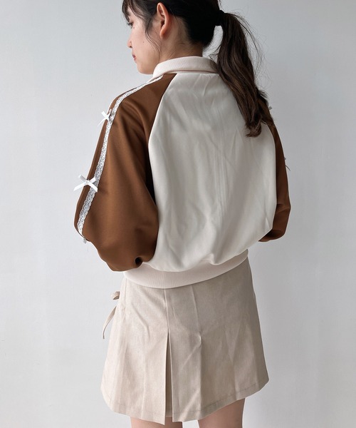 AS KNOW AS plus（アズノゥアズプラス）の「◇アソートデザイントラックジャケット（ジャージ・レディース・ベージュ系その他/ホワイト系/ブラック系その他/アイボリー系/ブラウン系その他2/オレンジ系1/アイボリー系1/ブラック系その他2・FREE）」の12枚目の写真