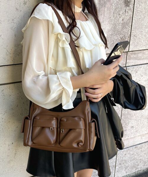 ems excite（エムズエキサイト）の「ポケットショルダーBAG（ショルダーバッグ・レディース・ブラック/ブラウン・ONE SIZE）」の2枚目の写真