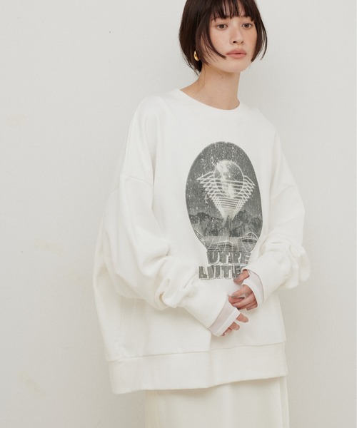 LARUTA(ラルータ)の「【LARUTA】FUTURE LIMITLESS 裏毛プルオーバー(Tシャツ/カットソー・レディース・オフホワイト/グレー/チャコールグレー・FREE)」の1枚目の写真