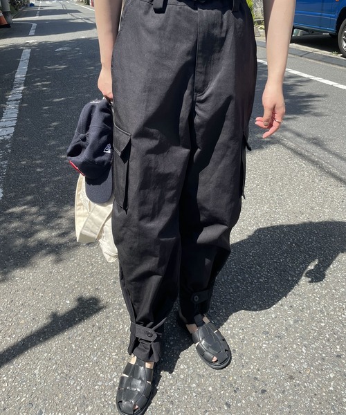 INTERPLAY(インタープレイ)の「【INTERPLAY x AYUMI】M47 type CARGO PANTS(UNISEX)(カーゴパンツ・レディース・ブラック/グレイッシュベージュ・FREE)」の3枚目の写真