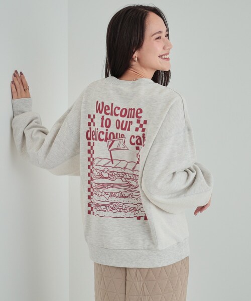 Cutie Blonde(キューティーブロンド)の「【S-LL/洗える】大人カジュアルコーデに プリントアソート 切替ドルマンスウェット(スウェット・レディース・アイボリー系/グレー系1/チャコール/ネイビー系3/ワイン系6/ホワイト系その他6・01/02/03/04)」の4枚目の写真