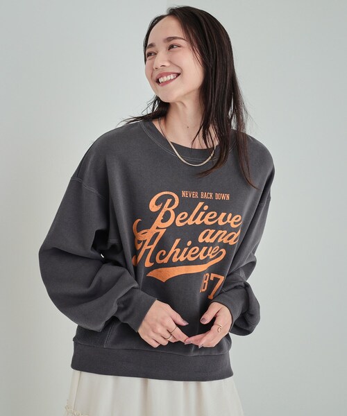 Cutie Blonde(キューティーブロンド)の「【S-LL/洗える】大人カジュアルコーデに プリントアソート 切替ドルマンスウェット(スウェット・レディース・アイボリー系/グレー系1/チャコール/ネイビー系3/ワイン系6/ホワイト系その他6・01/02/03/04)」の1枚目の写真