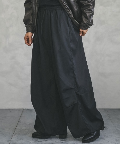 Shoowtime(ショウタイム)の「Knee tuck super wide pull on pants / ニータックスーパーワイドプルオンパンツ(その他パンツ・メンズ・グレイッシュベージュ/ブラック/カーキ・MEDIUM/LARGE/X-LARGE)」の5枚目の写真