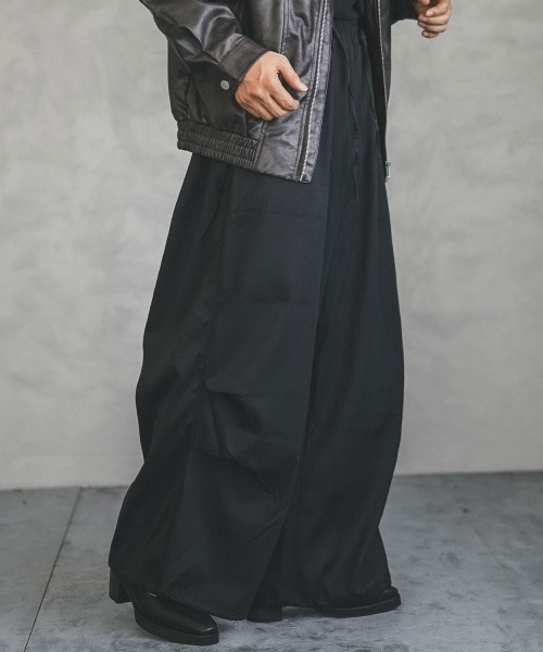 Shoowtime(ショウタイム)の「Knee tuck super wide pull on pants / ニータックスーパーワイドプルオンパンツ(その他パンツ・メンズ・グレイッシュベージュ/ブラック/カーキ・MEDIUM/LARGE/X-LARGE)」の6枚目の写真