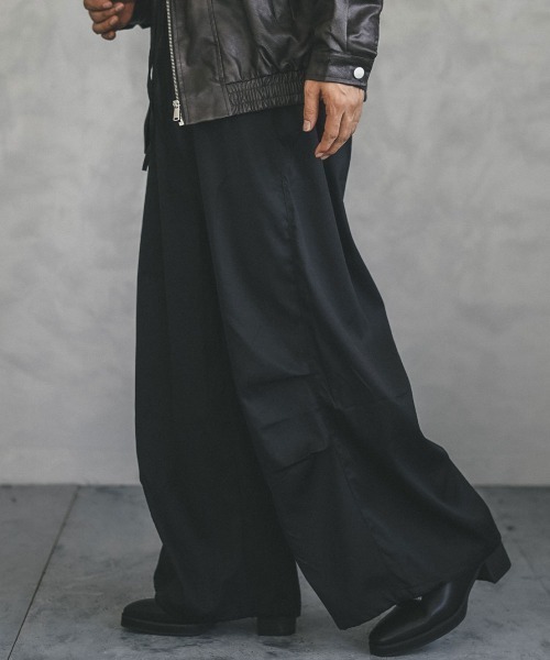 Shoowtime(ショウタイム)の「Knee tuck super wide pull on pants / ニータックスーパーワイドプルオンパンツ(その他パンツ・メンズ・グレイッシュベージュ/ブラック/カーキ・MEDIUM/LARGE/X-LARGE)」の7枚目の写真
