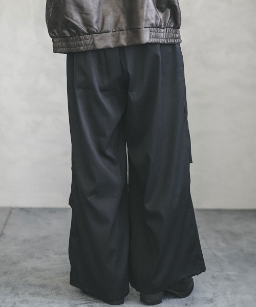 Shoowtime(ショウタイム)の「Knee tuck super wide pull on pants / ニータックスーパーワイドプルオンパンツ(その他パンツ・メンズ・グレイッシュベージュ/ブラック/カーキ・MEDIUM/LARGE/X-LARGE)」の8枚目の写真