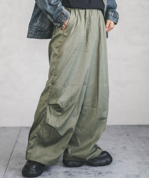Shoowtime(ショウタイム)の「Knee tuck super wide pull on pants / ニータックスーパーワイドプルオンパンツ(その他パンツ・メンズ・グレイッシュベージュ/ブラック/カーキ・MEDIUM/LARGE/X-LARGE)」の14枚目の写真