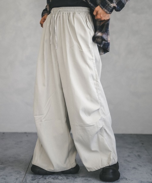Shoowtime(ショウタイム)の「Knee tuck super wide pull on pants / ニータックスーパーワイドプルオンパンツ(その他パンツ・メンズ・グレイッシュベージュ/ブラック/カーキ・MEDIUM/LARGE/X-LARGE)」の9枚目の写真