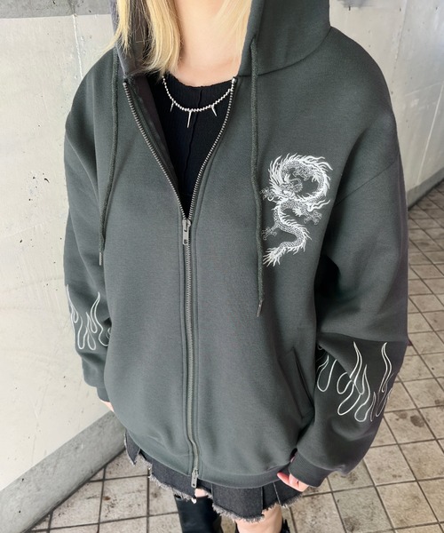 Figments（フィグメンツ）の「【裏起毛】ドラゴン刺繍ビッグZIPパーカー（パーカー・レディース・ブラック/スミクロ・LARGE/X-LARGE）」の9枚目の写真