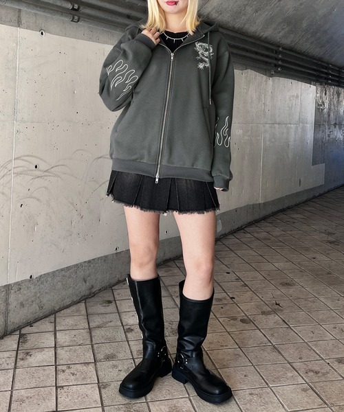 レア品❗ZOO YORK 厚手裏起毛　パーカー❗ Figments（フィグメンツ）の「【裏起毛】ドラゴン刺繍ビッグZIP
