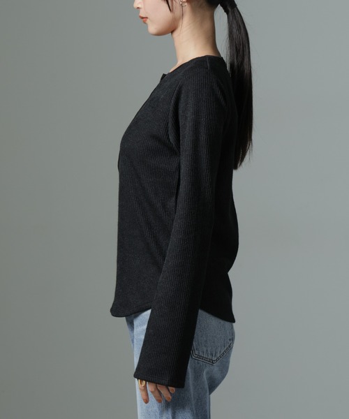 NANO universe(ナノユニバース)の「ホックヘンリーネックベルスリーブリブトップス(Tシャツ/カットソー・レディース・ライトベージュ/キャメル/ブラック・FREE)」の9枚目の写真