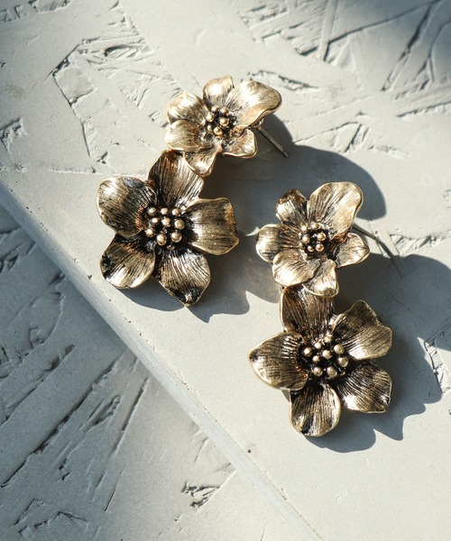 Cepica（セピカ）の「【LIMITED NUMBER / リミテッドナンバー】ダブルフラワーピアス（ピアス（両耳用）・レディース・ゴールド/シルバー・FREE）」の2枚目の写真