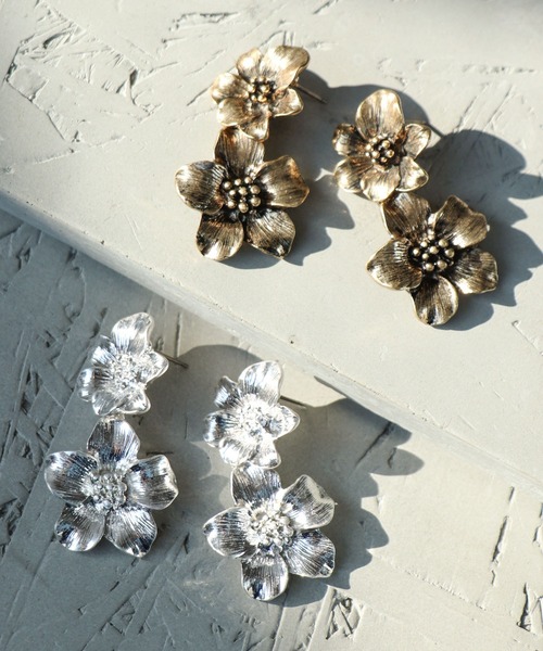 Cepica（セピカ）の「【LIMITED NUMBER / リミテッドナンバー】ダブルフラワーピアス（ピアス（両耳用）・レディース・ゴールド/シルバー・FREE）」の3枚目の写真