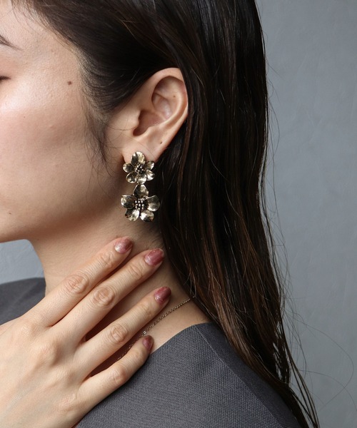 Cepica（セピカ）の「【LIMITED NUMBER / リミテッドナンバー】ダブルフラワーピアス（ピアス（両耳用）・レディース・ゴールド/シルバー・FREE）」の5枚目の写真