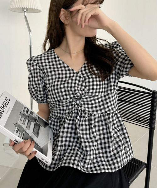 Ada.(エイダ)の「フロント ねじりデザイン パフスリーブ ギンガムチェック ペプラム ブラウス(シャツ/ブラウス・レディース・ブラック/ブルー・FREE)」の12枚目の写真
