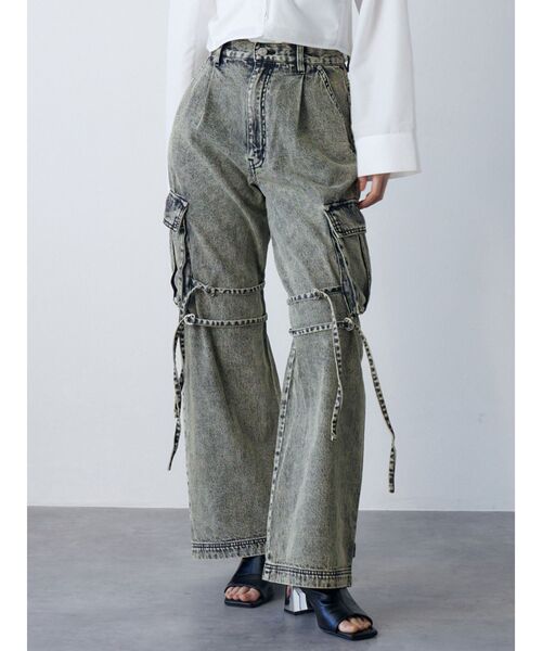 MURUA(ムルーア)の「ストリングデニムカーゴパンツ(デニムパンツ・レディース・ブラック/ブルー・2/1)」の17枚目の写真