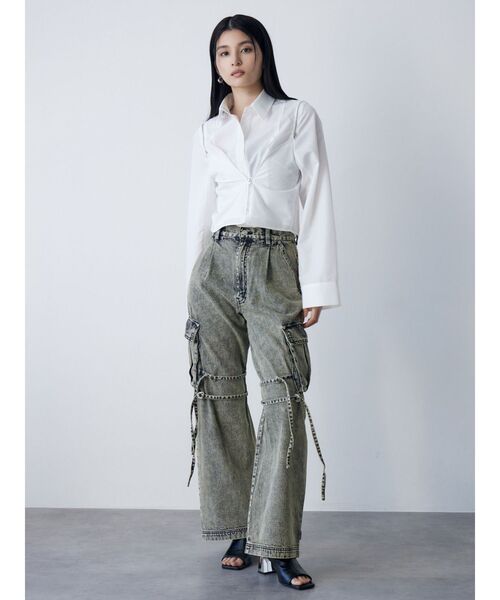 MURUA(ムルーア)の「ストリングデニムカーゴパンツ(デニムパンツ・レディース・ブラック/ブルー・2/1)」の19枚目の写真