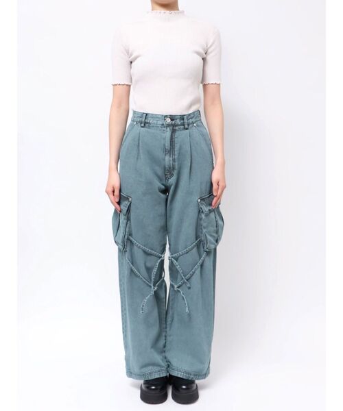 MURUA(ムルーア)の「ストリングデニムカーゴパンツ(デニムパンツ・レディース・ブラック/ブルー・2/1)」の10枚目の写真