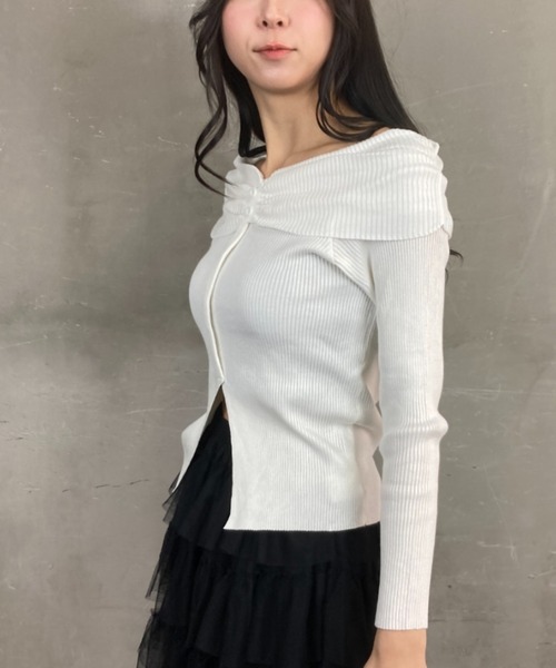 tolene(トレネ)の「オフショルダー ボーダー 肩出し ニットプルオーバー(ニット/セーター・レディース・ブラック/ホワイト×ブラック/ホワイト・FREE)」の2枚目の写真