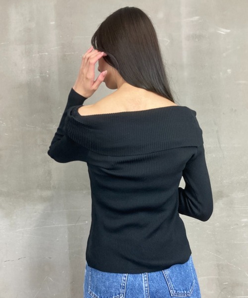 tolene(トレネ)の「オフショルダー ボーダー 肩出し ニットプルオーバー(ニット/セーター・レディース・ブラック/ホワイト×ブラック/ホワイト・FREE)」の4枚目の写真