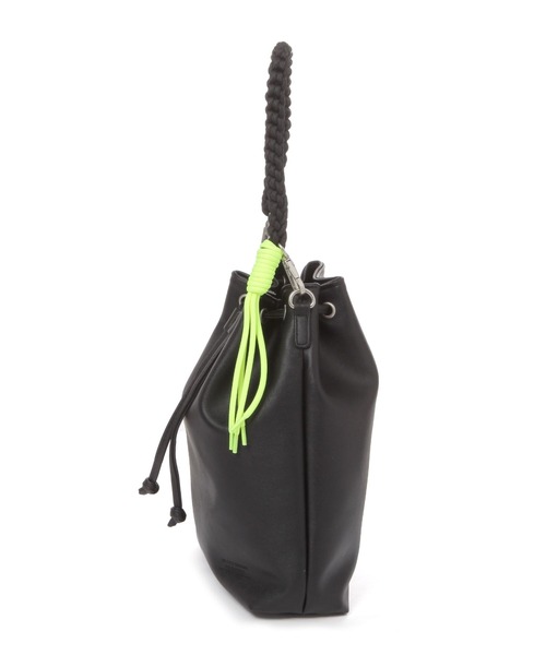 BAYFLOW（ベイフロー）の「アミコミハンドルPU巾着バッグ（ユニセックス）（ショルダーバッグ・メンズ・ナチュラル/ブラウン/ブラック・FREE）」の13枚目の写真