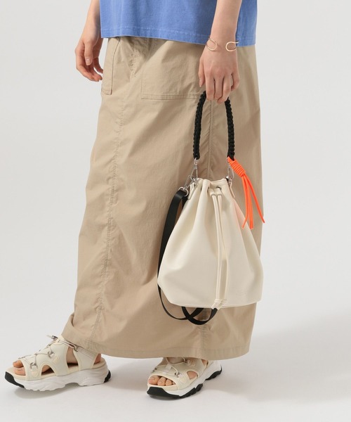 BAYFLOW（ベイフロー）の「アミコミハンドルPU巾着バッグ（ユニセックス）（ショルダーバッグ・メンズ・ナチュラル/ブラウン/ブラック・FREE）」の8枚目の写真