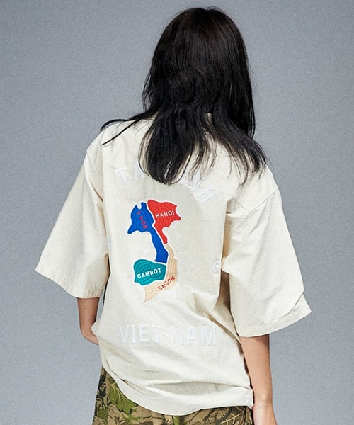Universal Style Wear(ユニバーサルスタイルウェア)の「Universal Style Wear ベト ファティーグ シャツ(シャツ/ブラウス・メンズ・オフホワイト/ブルー/ブラック/ベージュ・MEDIUM/LARGE/X-LARGE)」の2枚目の写真
