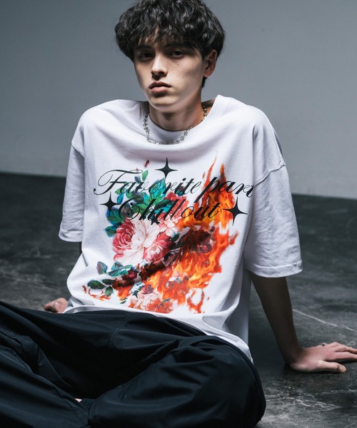 Rocky Monroe(ロッキーモンロー)の「オーバーサイズ ファイヤーフラワーグラフィックプリントクルーネック半袖Tシャツ(Tシャツ/カットソー・メンズ・ブラック/ホワイト・XL/L/M)」の2枚目の写真