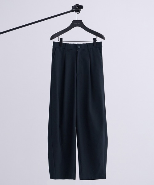 UNITED TOKYO（ユナイテッドトウキョウ）の「【大人気新色入荷】バレルチノパンツ ハイツイストコットン　｜大人気/防シワ/ハリ感/ドライタッチ/チノパンツ/オールシーズン/コットン100％/ワイドパンツ/タック（チノパンツ・メンズ・ブラック/オフホワイト/ブラウン/ベージュ/ホワイト/チャコールグレー/オリーブ/ネイビー・1/2/3）」の8枚目の写真