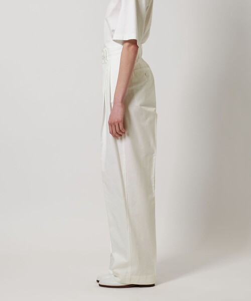 名品✨2023 ロエフ コットンツイル2タックパンツ2 白パン 名品 LOEFF（ロエフ）の「＜LOEFF（ロエフ）＞ コットンツイル 2