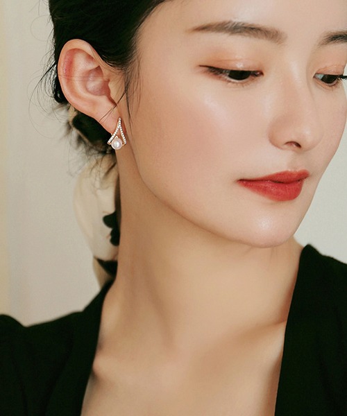 blackdia ocean(ブラックダイヤオーシャン)の「blackdia ocean パールドロップラインピアス/イヤリング(ピアス(両耳用)・レディース・ゴールド系その他/ゴールド・FREE)」の9枚目の写真