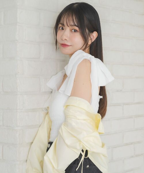 ems excite(エムズエキサイト)の「肩リボンシャーリングキャミ(キャミソール・レディース・ピンク/オフホワイト/ブラック・FREE)」の5枚目の写真