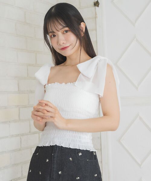 ems excite(エムズエキサイト)の「肩リボンシャーリングキャミ(キャミソール・レディース・ピンク/オフホワイト/ブラック・FREE)」の11枚目の写真