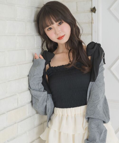 ems excite(エムズエキサイト)の「肩リボンシャーリングキャミ(キャミソール・レディース・ピンク/オフホワイト/ブラック・FREE)」の15枚目の写真