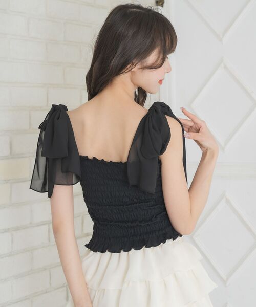 ems excite(エムズエキサイト)の「肩リボンシャーリングキャミ(キャミソール・レディース・ピンク/オフホワイト/ブラック・FREE)」の19枚目の写真