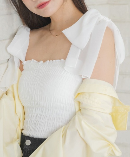 ems excite(エムズエキサイト)の「肩リボンシャーリングキャミ(キャミソール・レディース・ピンク/オフホワイト/ブラック・FREE)」の1枚目の写真