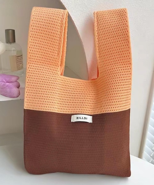 VIBGYOR(ヴィブジョー)の「urbanfemine./バイカラーニットミニバッグ U7434(ハンドバッグ・レディース・オレンジ/ベージュ/パープル/ホワイト/ピンク/グリーン/ブルー/ダークグリーン/ブラウン・FREE)」の9枚目の写真