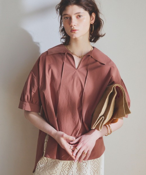 Doux archives（ドゥアルシーヴ）の「ビッグカラースキッパーブラウス（シャツ/ブラウス・レディース・ベージュ/ブラウン/チャコールグレー・38）」の3枚目の写真