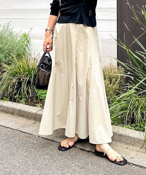 NOLLEY’S Sophi（ノーリーズソフィ）の「高機能 タスランフレアロングスカート（スカート・レディース・ホワイト/ベージュ/ライトグリーン・34/36/38）」の3枚目の写真