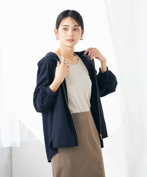 a.v.v(アーヴェヴェ)の「バックフレアシアーパーカー(パーカー・レディース・チャコールグレー/ネイビー/ホワイト・34/36/40/38/42)」の3枚目の写真