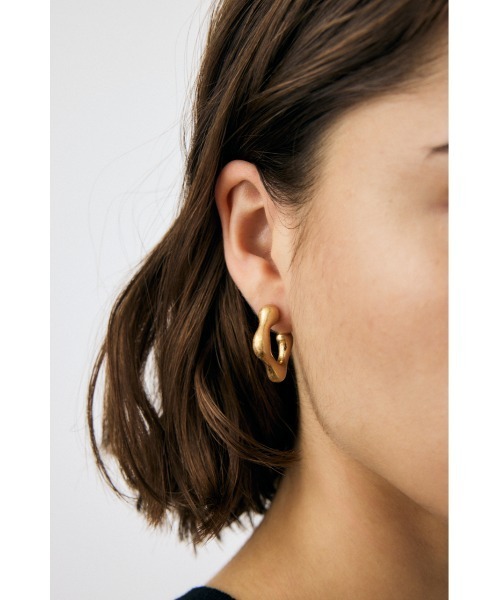 MOUSSY（マウジー）の「PHAT CURVE ピアス（ピアス（両耳用）・レディース・ゴールド/シルバー・FREE）」の4枚目の写真